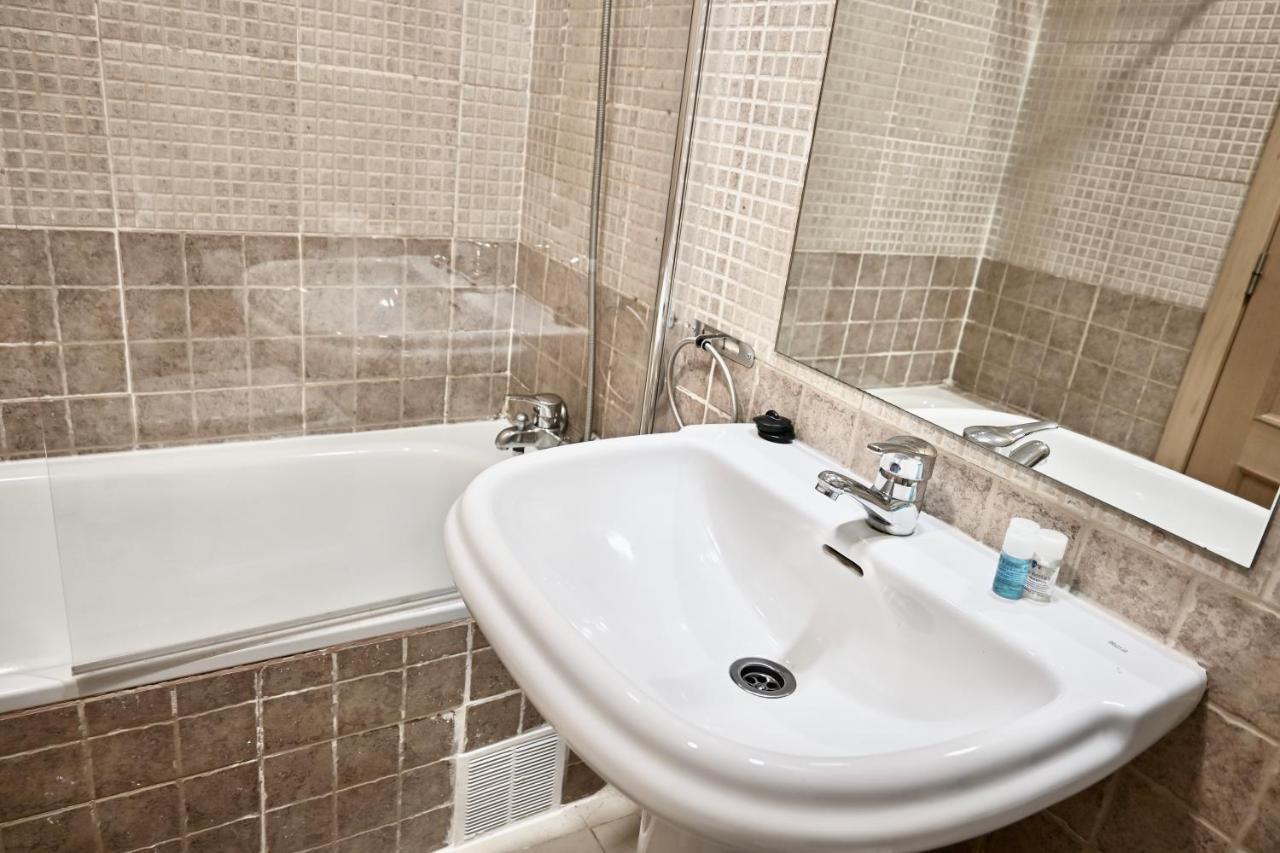 For You Rentals Centrico Apartamento Temporal En La Calle Infanta Inf1A マドリード エクステリア 写真