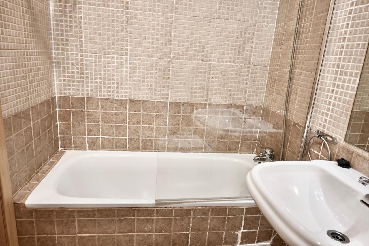 For You Rentals Centrico Apartamento Temporal En La Calle Infanta Inf1A マドリード エクステリア 写真