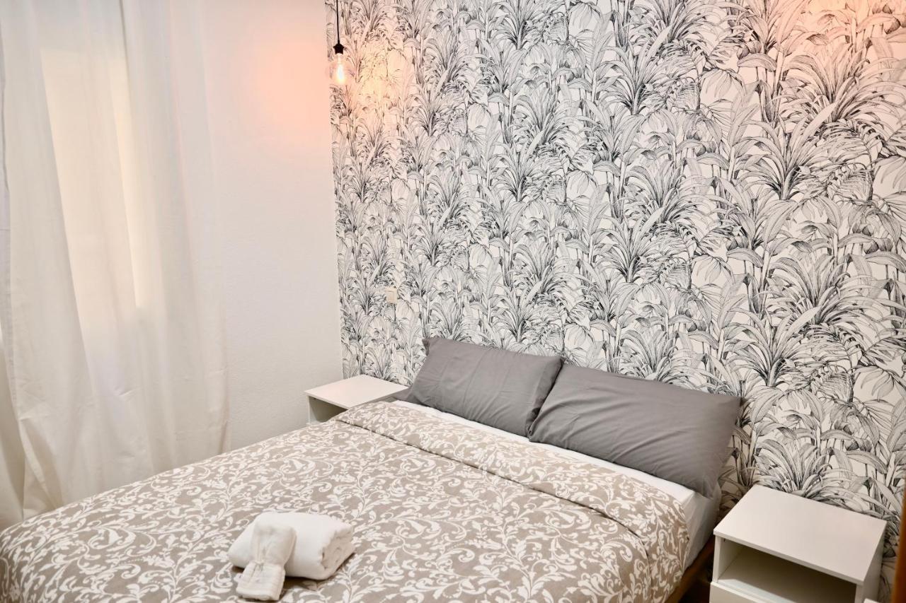 For You Rentals Centrico Apartamento Temporal En La Calle Infanta Inf1A マドリード エクステリア 写真