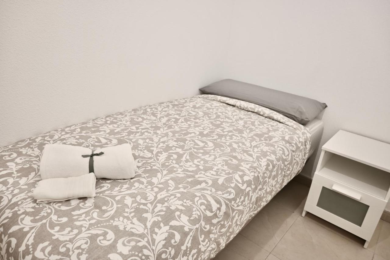 For You Rentals Centrico Apartamento Temporal En La Calle Infanta Inf1A マドリード エクステリア 写真